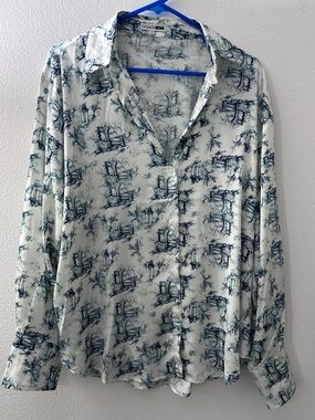 Fashion Nova Women’s White & Navy Printed Button-Up Shirt